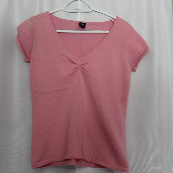 Cute pink short sleeve top - Picture 1 of 4